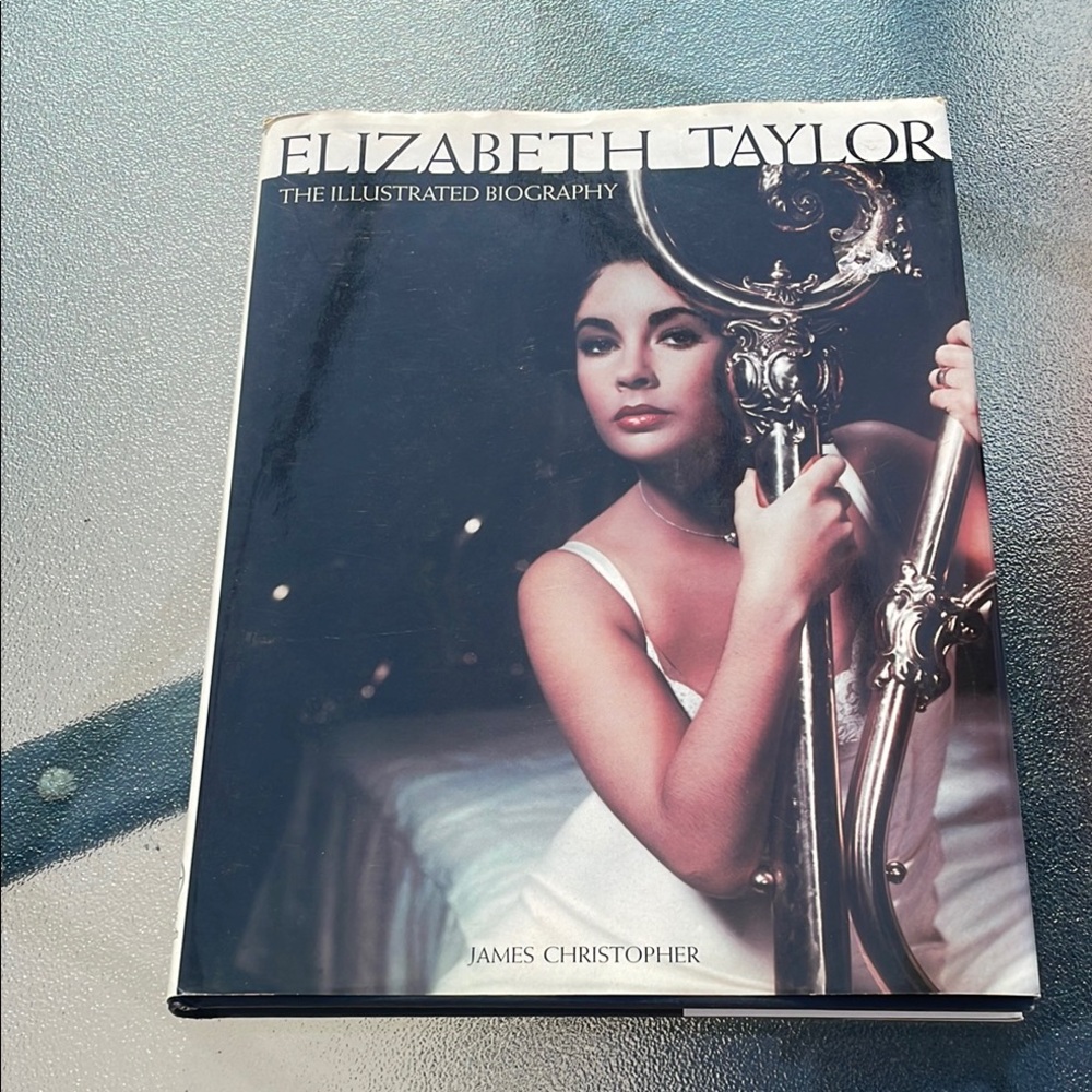 Elizabeth Taylor Illustrated Biography Book 1999. Legend. Cleopatra.